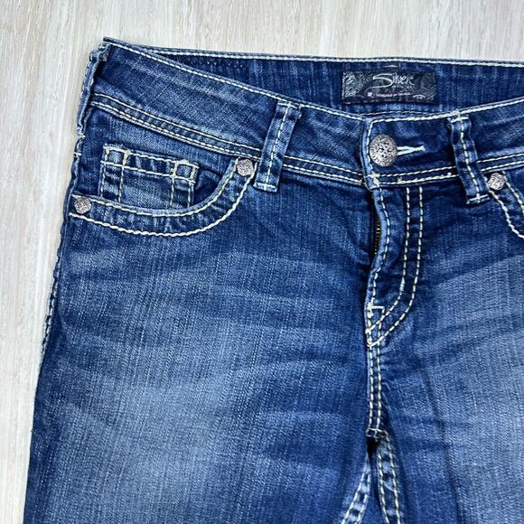 Silver Suki Capri Dark Wash Mid Rise Cropped Blue Everyday Casual Denim Jeans 27 - Picture 3 of 15
